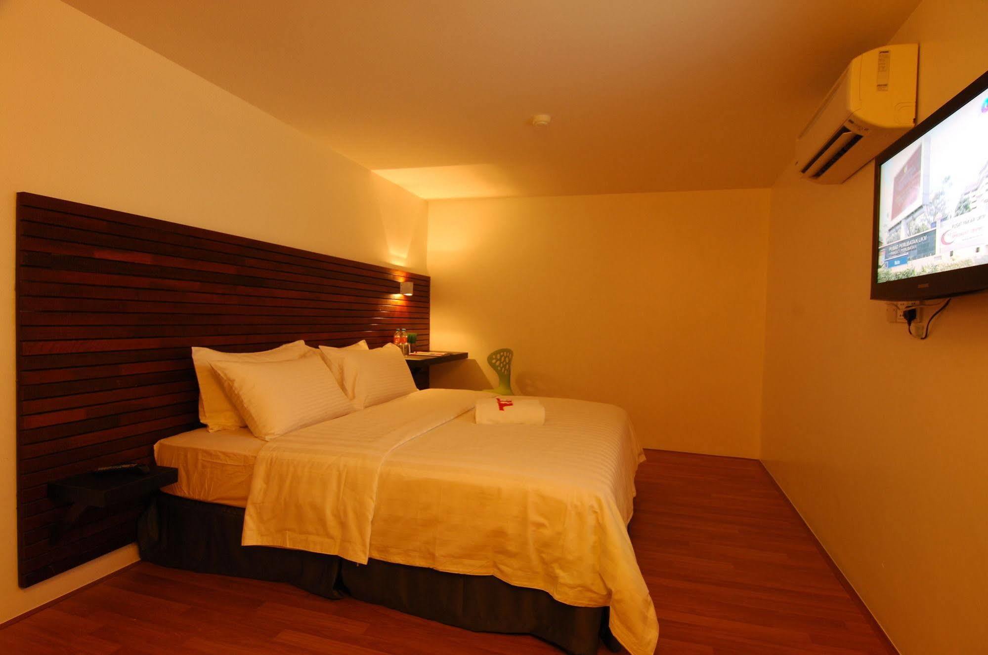 T+ Hotel Sungai Petani Esterno foto