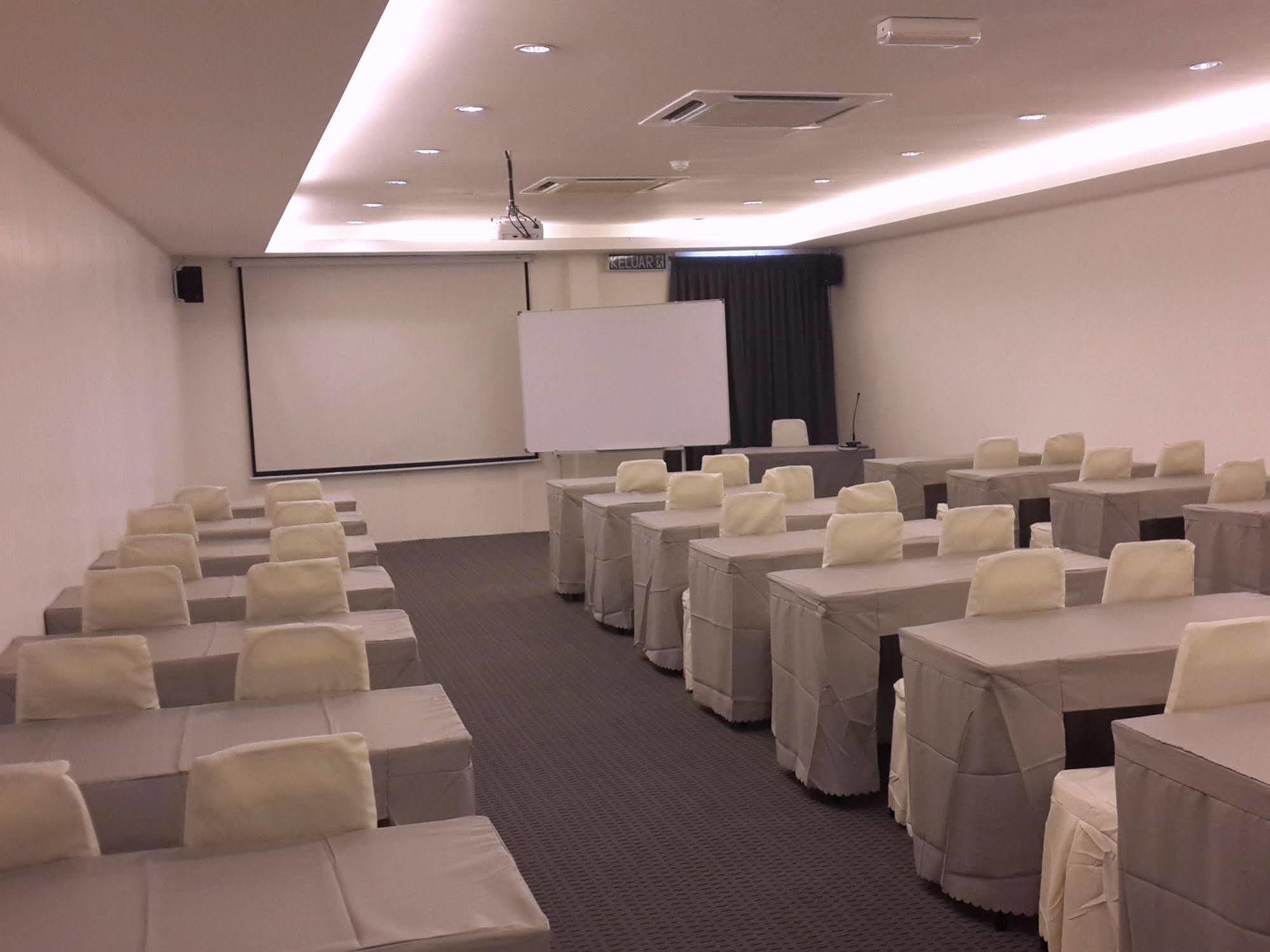 T+ Hotel Sungai Petani Esterno foto