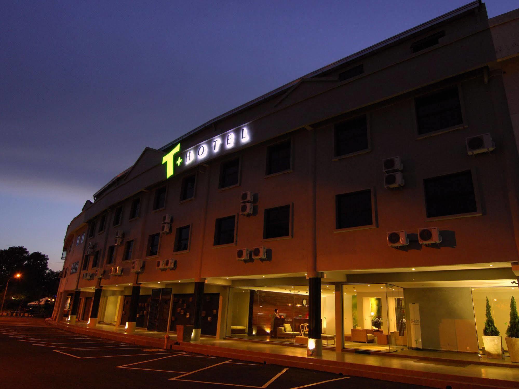 T+ Hotel Sungai Petani Esterno foto