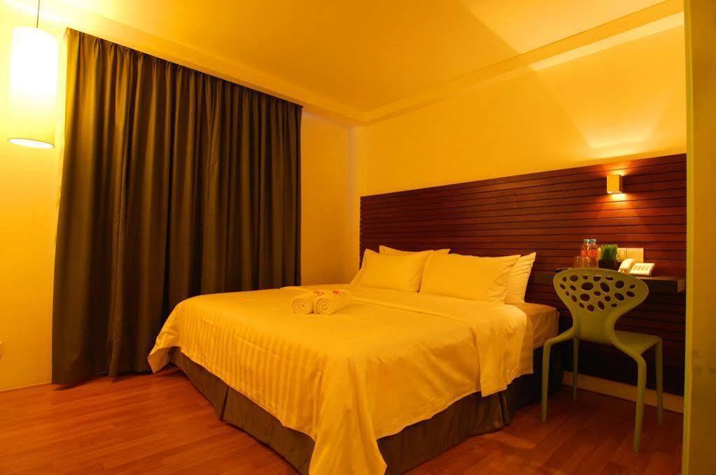 T+ Hotel Sungai Petani Esterno foto